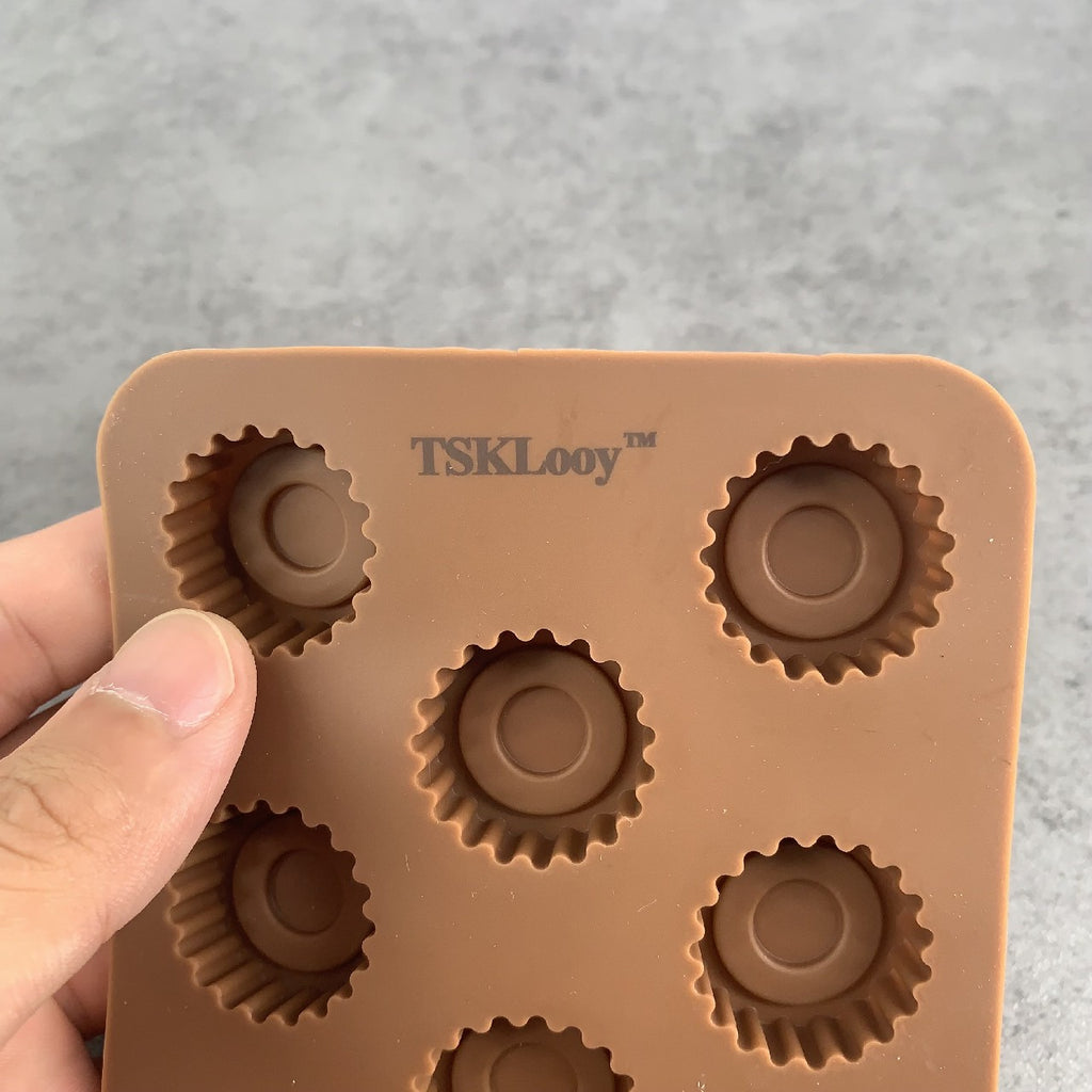 TSKLooy Non Stick Silicone Flower Shape Chocolate Molds Cookery Molds In Brown